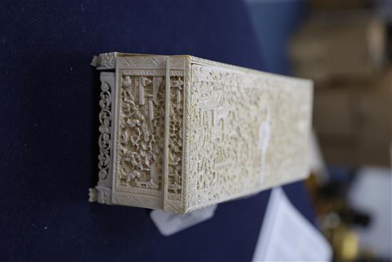 A Chinese export ivory casket, 19th century, L. 24.5cm, clasp lacking